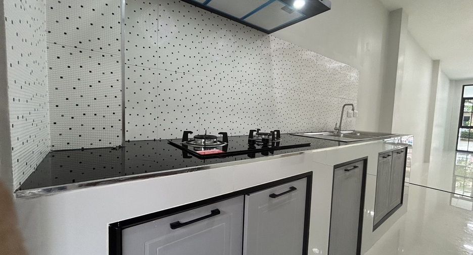 For sale 2 bedrooms townhouse in Mueang Phuket, Phuket