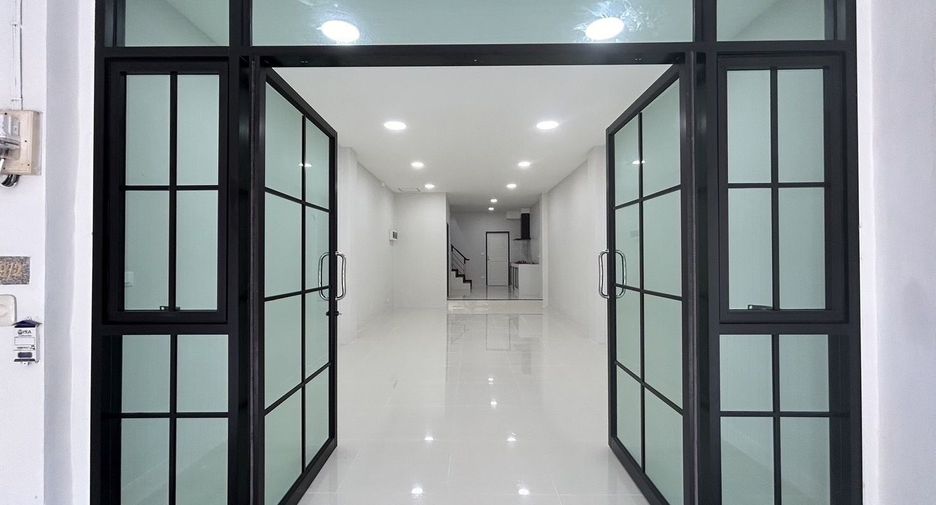 For sale 2 bedrooms townhouse in Mueang Phuket, Phuket