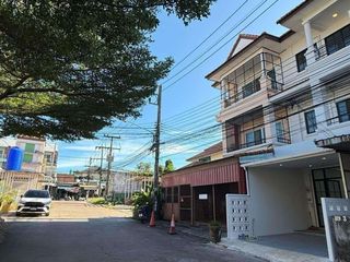 For sale 2 bedrooms townhouse in Mueang Phuket, Phuket