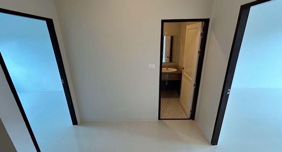 For sale 2 bedrooms townhouse in Mueang Phuket, Phuket