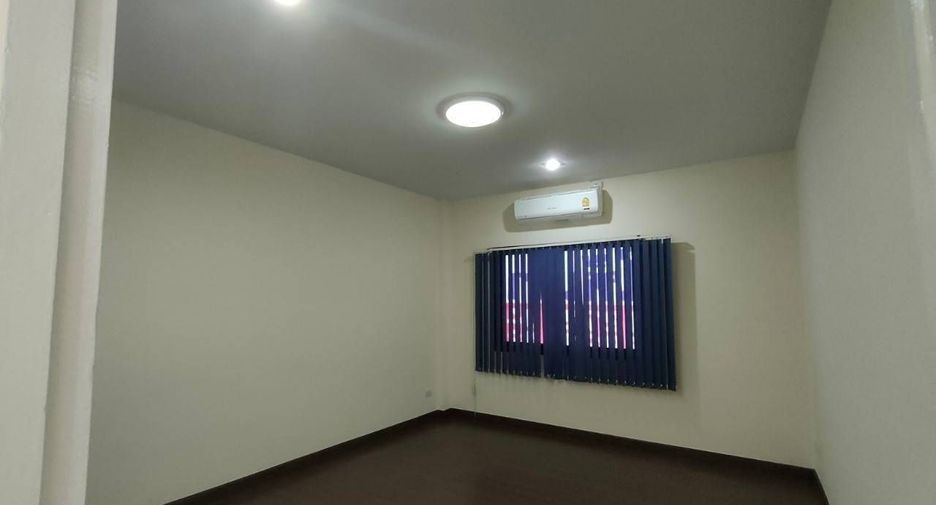 À vendre et à louer 3 chambres maison de ville à Mueang Phuket, Phuket