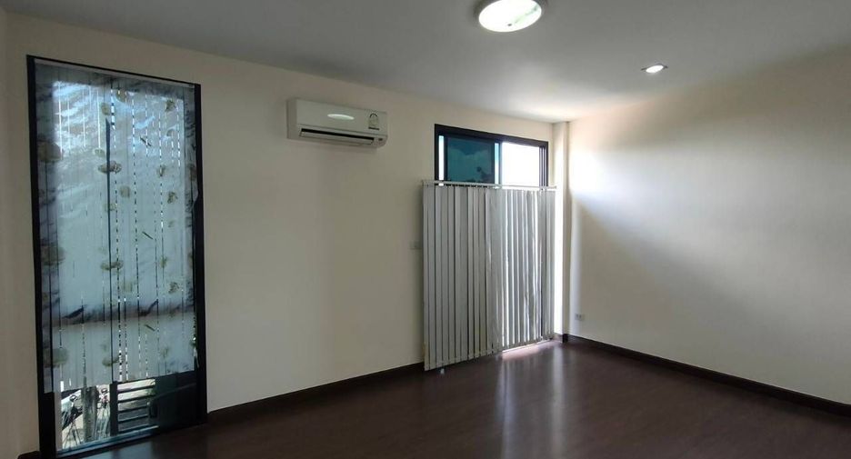 À vendre et à louer 3 chambres maison de ville à Mueang Phuket, Phuket