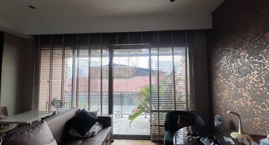 For sale 2 bedrooms condo in Yan Nawa, Bangkok