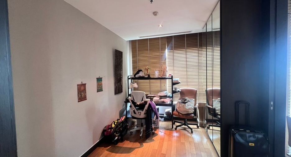 For sale 2 bedrooms condo in Yan Nawa, Bangkok