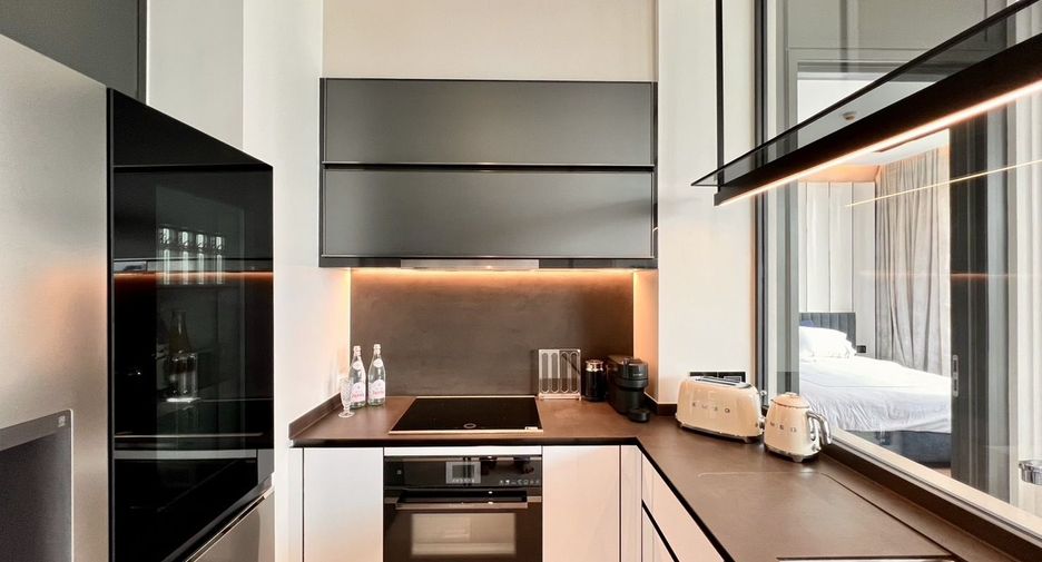 For rent 2 bedrooms condo in Watthana, Bangkok