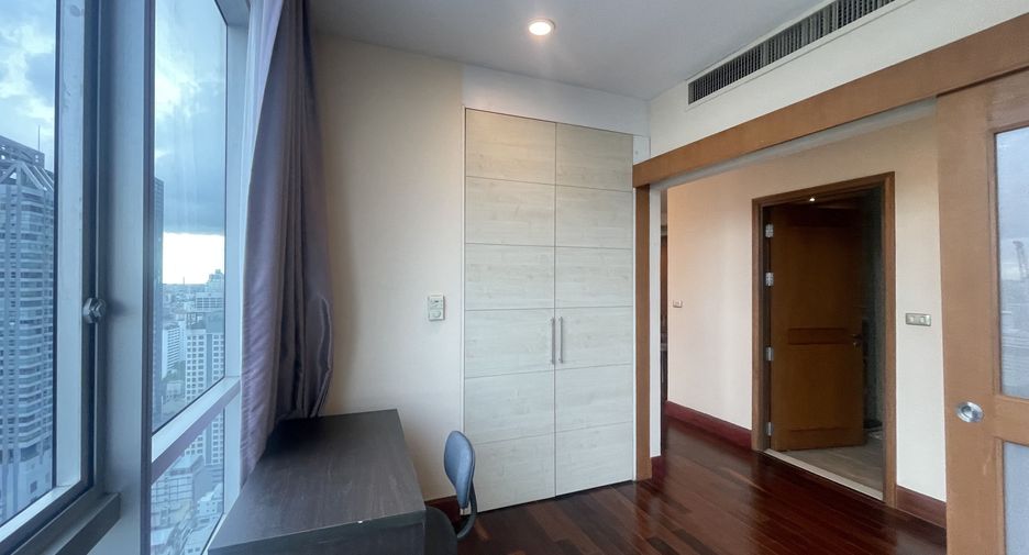 For sale 2 bedrooms condo in Sathon, Bangkok