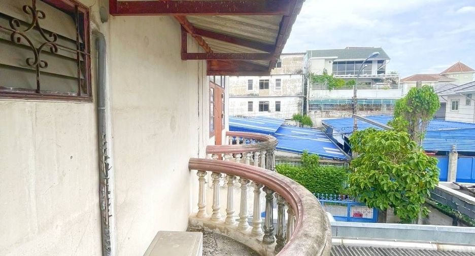 For sale 8 bedrooms house in Mueang Samut Prakan, Samut Prakan