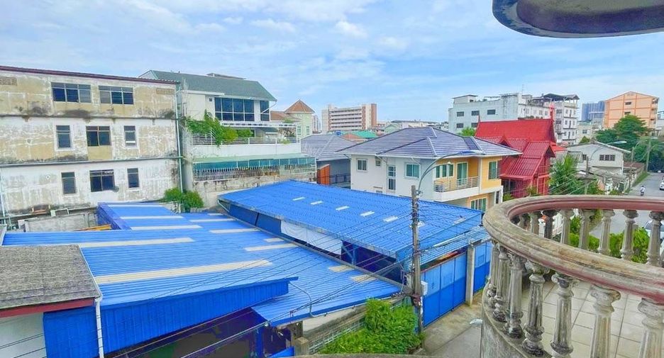 For sale 8 bedrooms house in Mueang Samut Prakan, Samut Prakan
