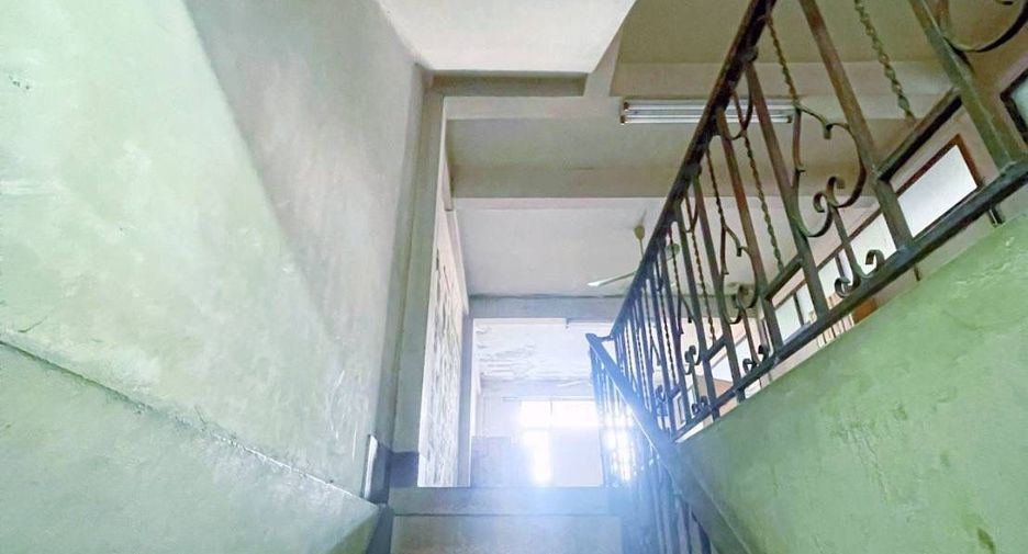 For sale 8 bedrooms house in Mueang Samut Prakan, Samut Prakan