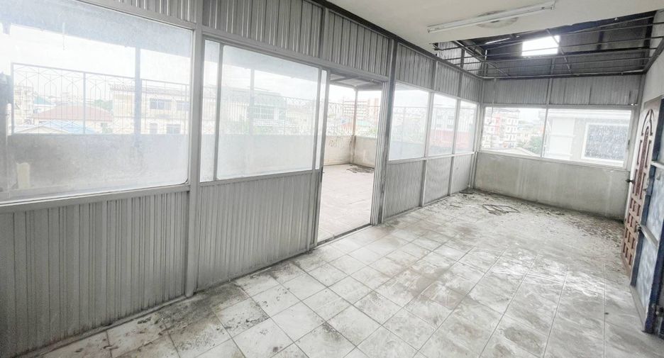 For sale 8 bedrooms house in Mueang Samut Prakan, Samut Prakan