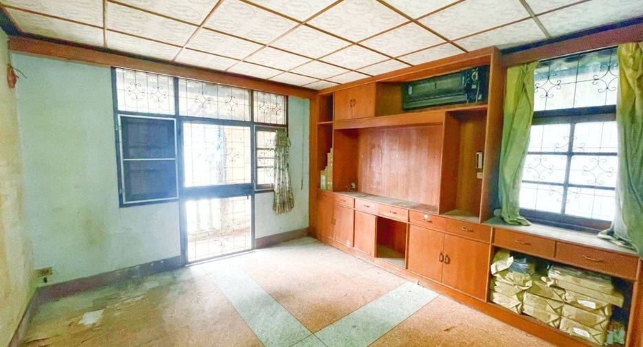For sale 8 bedrooms house in Mueang Samut Prakan, Samut Prakan