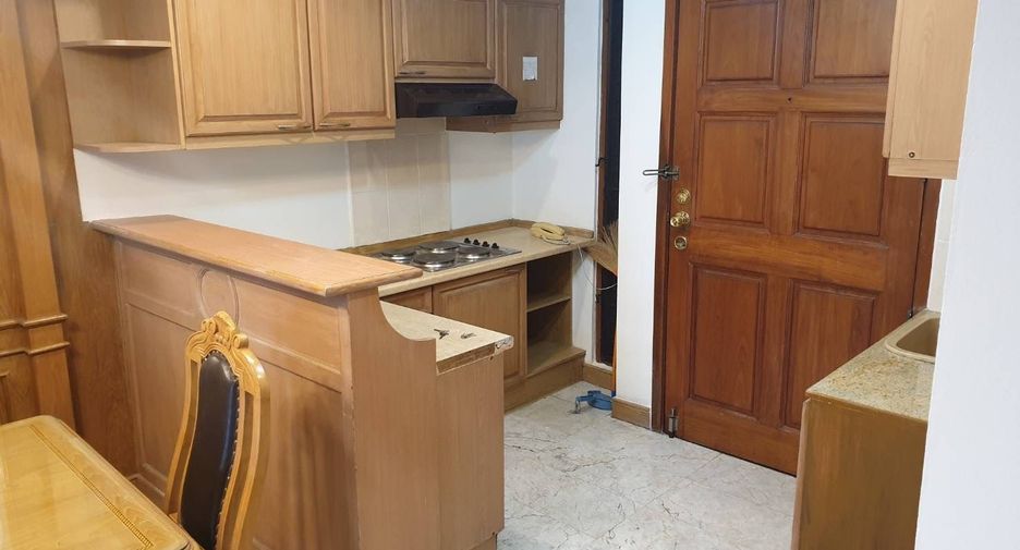 For rent 2 bedrooms condo in Bang Rak, Bangkok