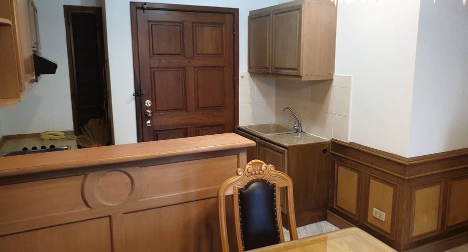 For rent 2 bedrooms condo in Bang Rak, Bangkok