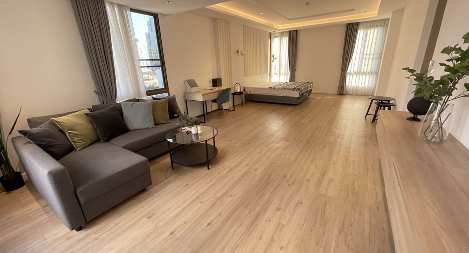 For rent 3 bedrooms apartment in Khlong Toei, Bangkok