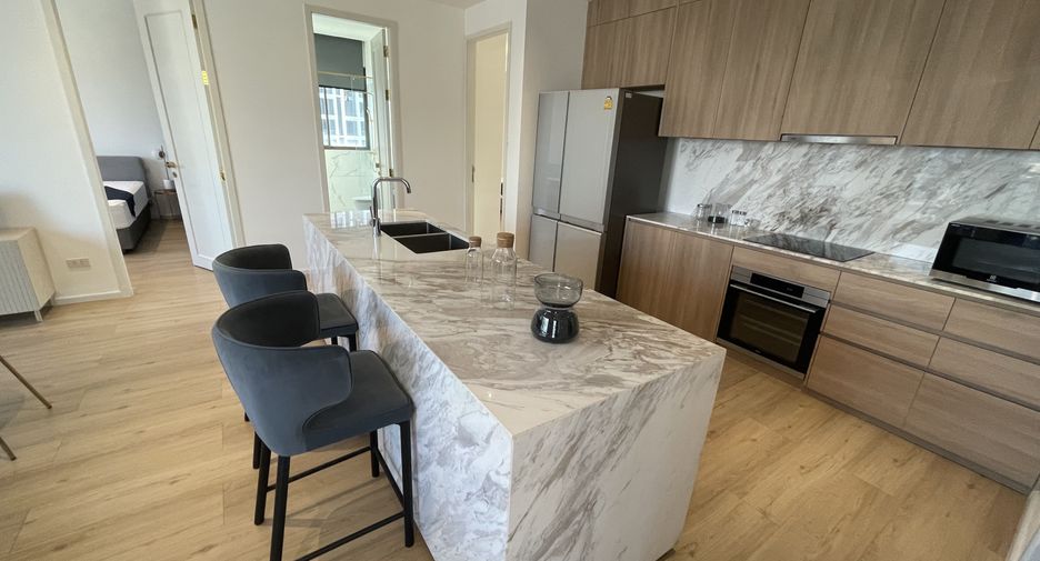 For rent 3 bedrooms apartment in Khlong Toei, Bangkok