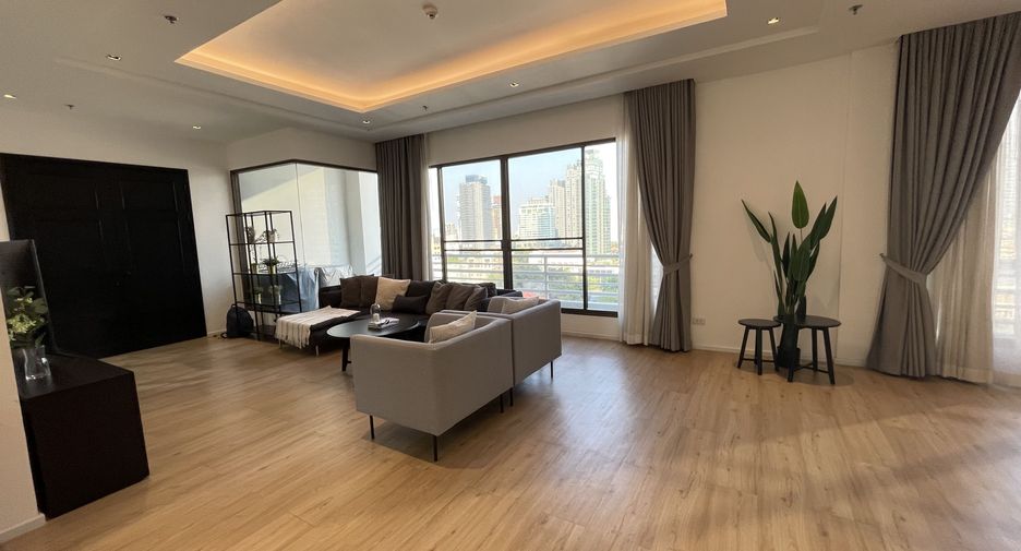 For rent 3 bedrooms apartment in Khlong Toei, Bangkok
