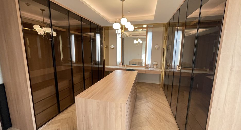 For rent 3 bedrooms apartment in Khlong Toei, Bangkok