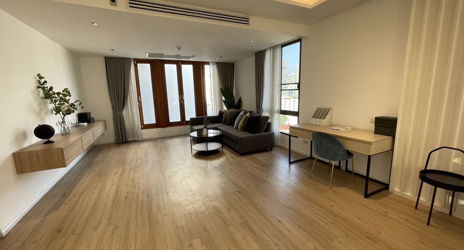 For rent 3 bedrooms apartment in Khlong Toei, Bangkok