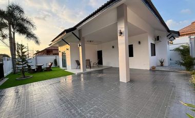 Casa en alquiler de 3 habitaciones en Bang Lamung, Chonburi