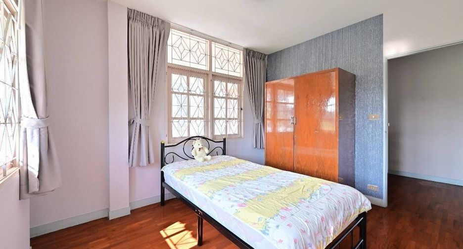 For rent 3 bedrooms house in Saphan Sung, Bangkok