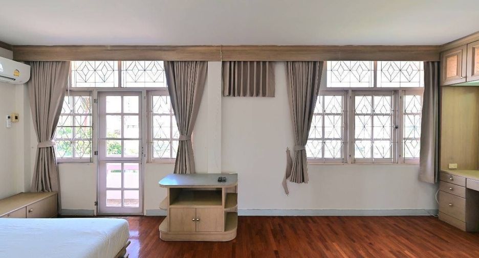 For rent 3 bedrooms house in Saphan Sung, Bangkok