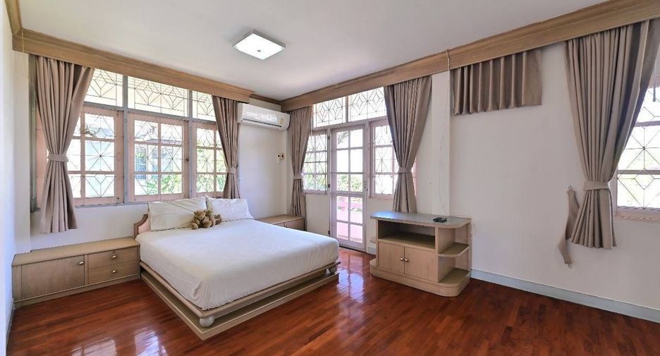 For rent 3 bedrooms house in Saphan Sung, Bangkok