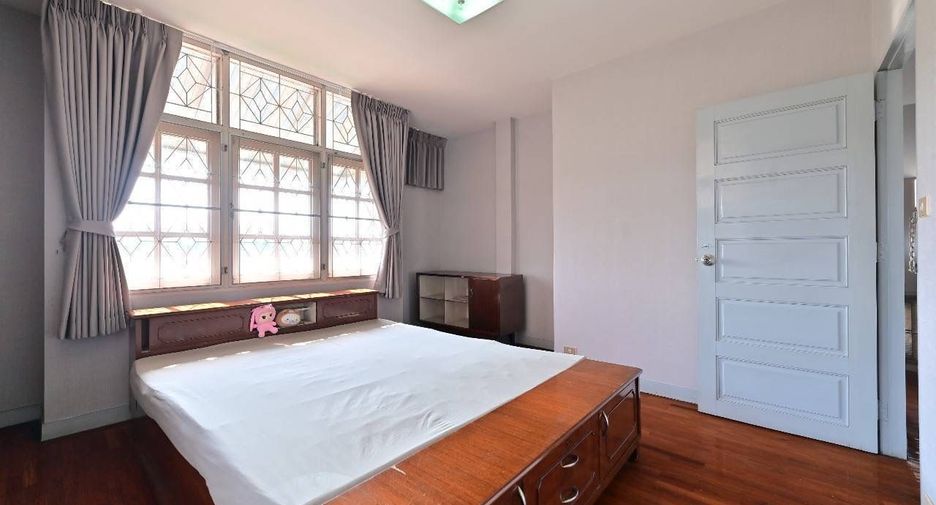 For rent 3 bedrooms house in Saphan Sung, Bangkok