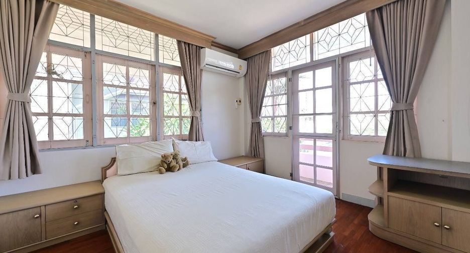 For rent 3 bedrooms house in Saphan Sung, Bangkok