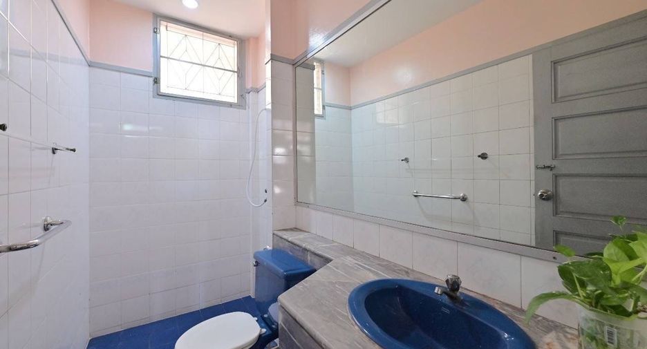 For rent 3 bedrooms house in Saphan Sung, Bangkok