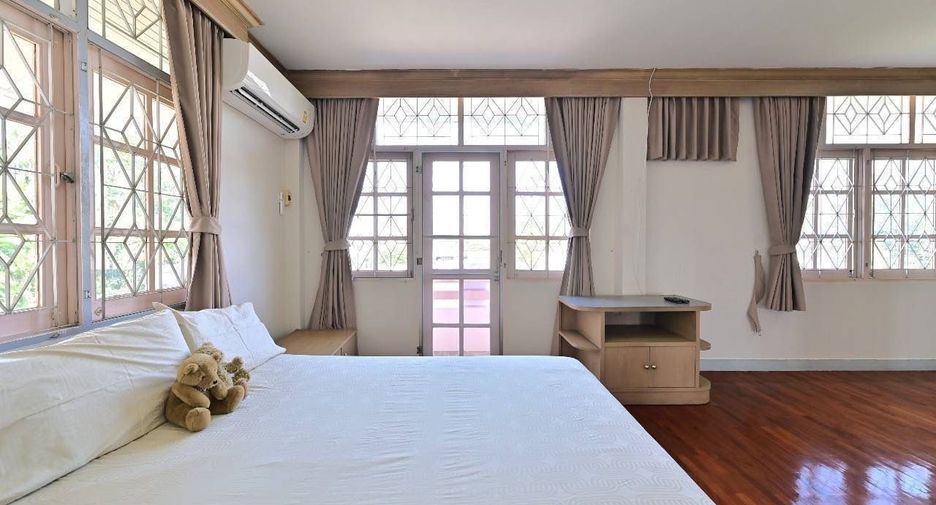 For rent 3 bedrooms house in Saphan Sung, Bangkok
