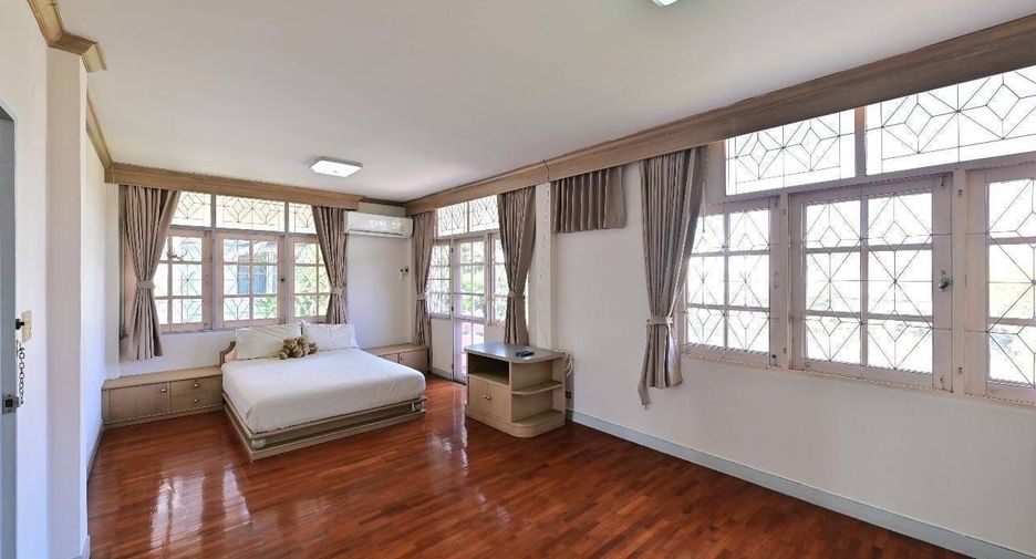 For rent 3 bedrooms house in Saphan Sung, Bangkok