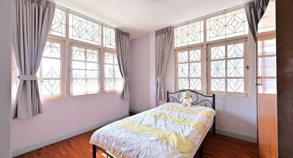 For rent 3 bedrooms house in Saphan Sung, Bangkok