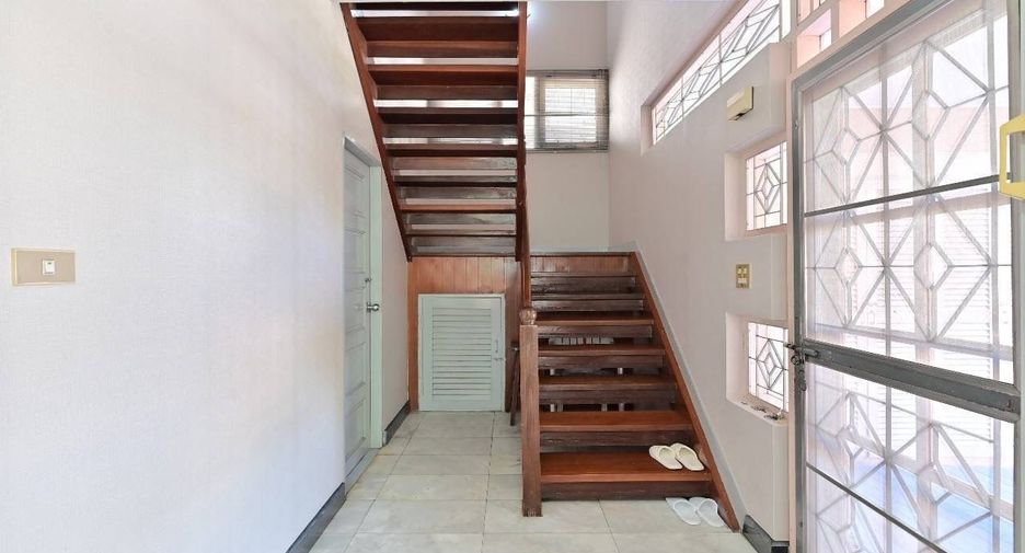 For rent 3 bedrooms house in Saphan Sung, Bangkok
