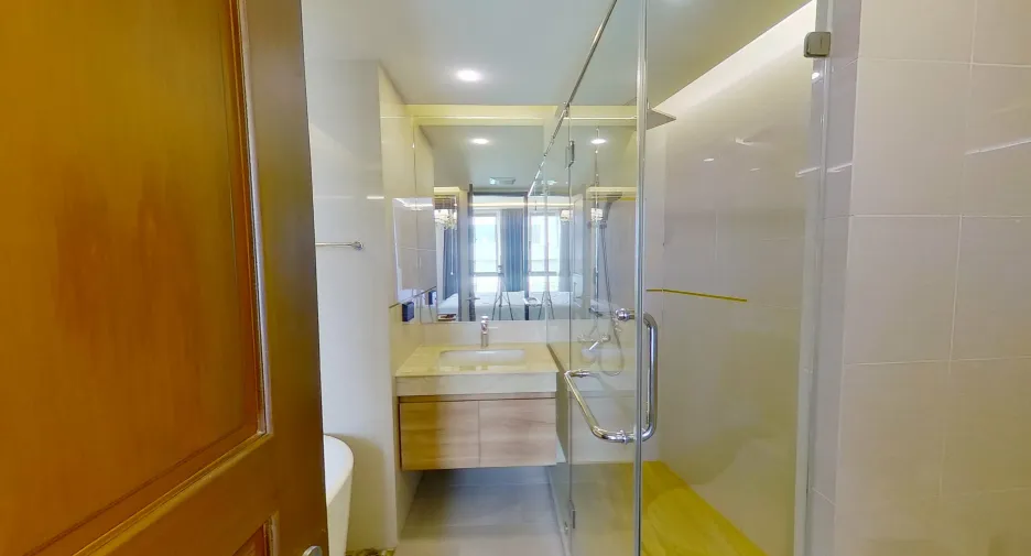 For rent 2 bedrooms condo in Huai Khwang, Bangkok