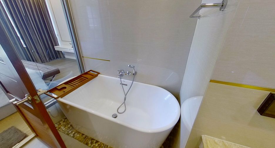 For rent 2 bedrooms condo in Huai Khwang, Bangkok