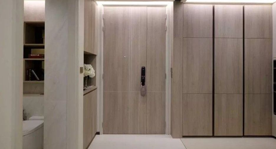 For sale 2 bedrooms condo in Khlong Toei, Bangkok