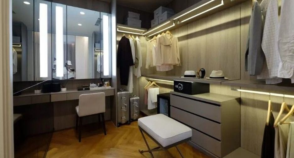 For sale 2 bedrooms condo in Khlong Toei, Bangkok