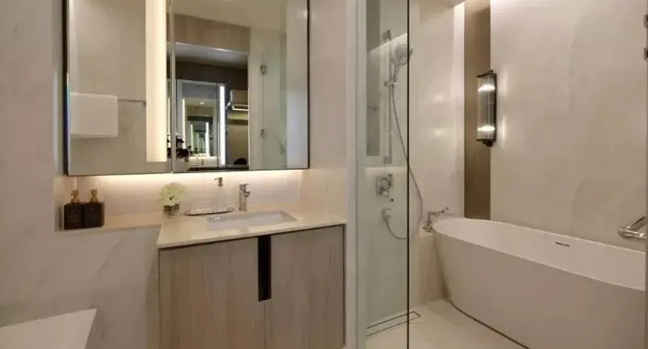For sale 2 bedrooms condo in Khlong Toei, Bangkok