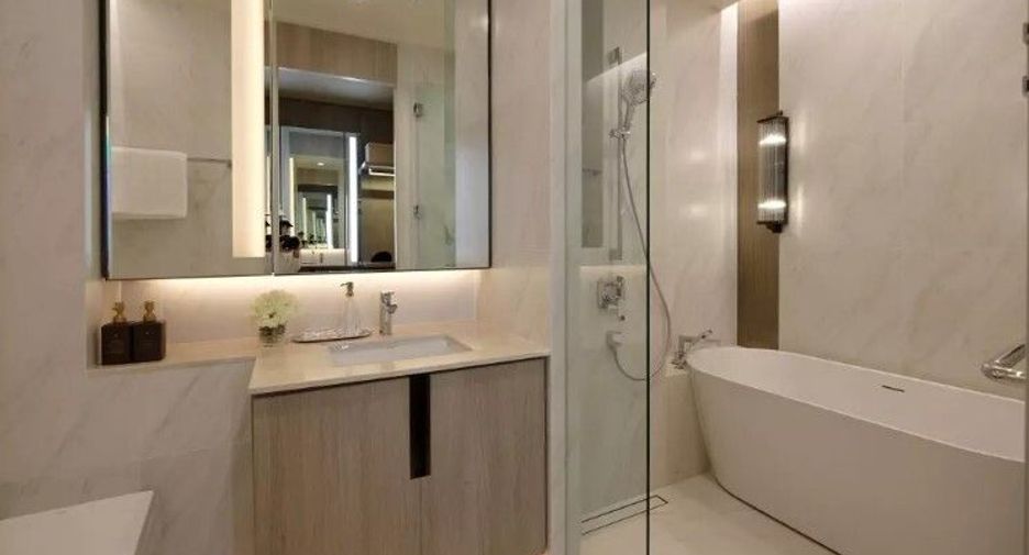For sale 2 bedrooms condo in Khlong Toei, Bangkok