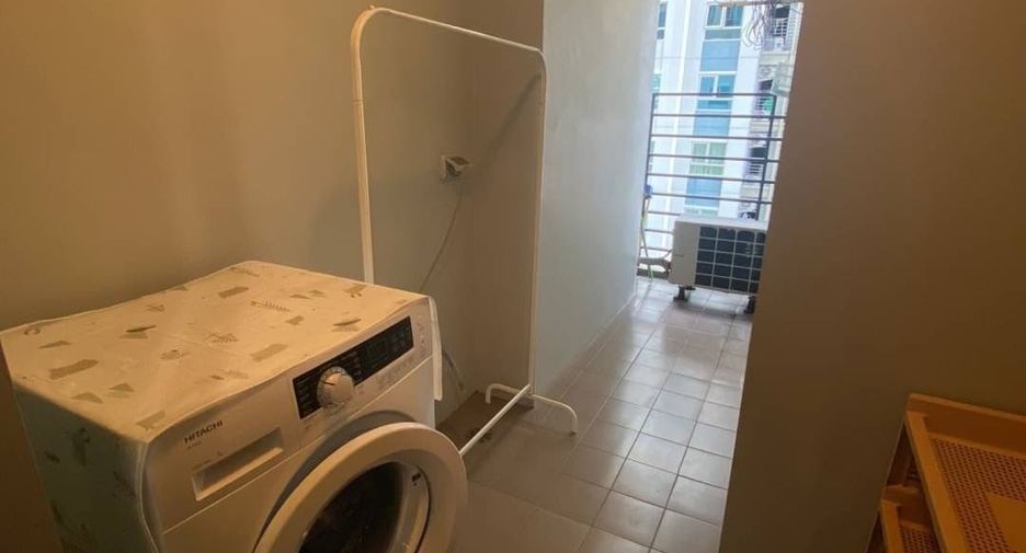For rent 2 bedrooms condo in Huai Khwang, Bangkok