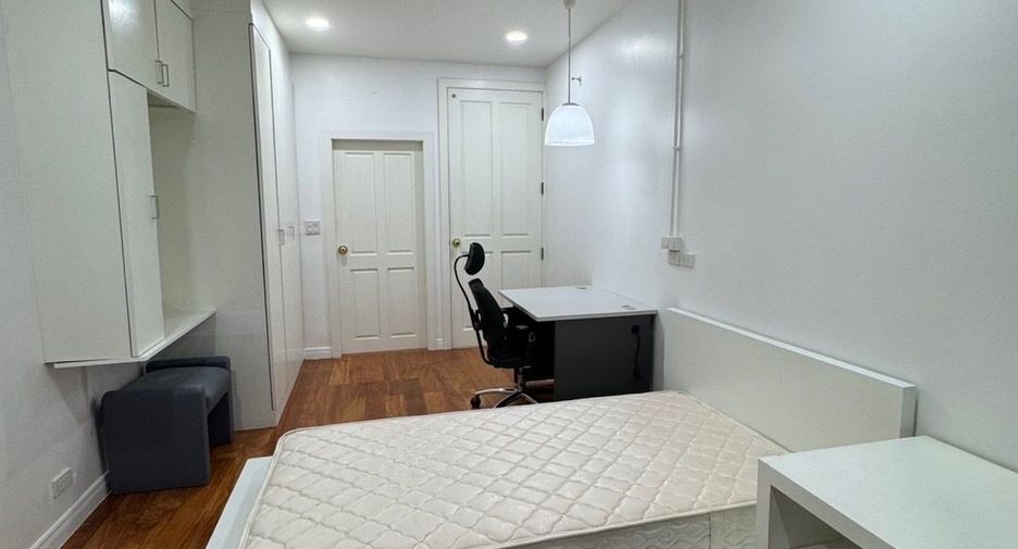 For sale 2 bedrooms condo in Pathum Wan, Bangkok