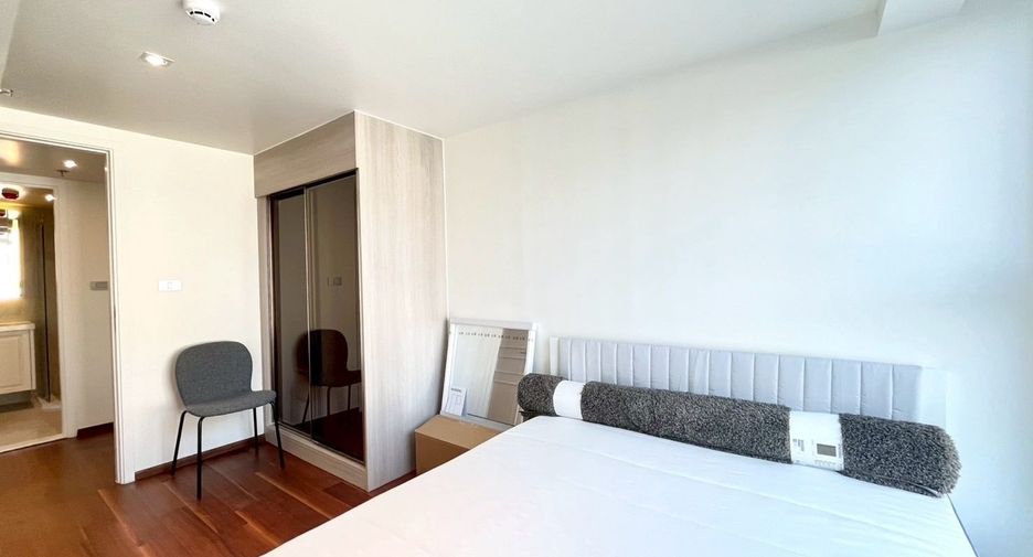 For rent 3 bedrooms condo in Bang Kho Laem, Bangkok