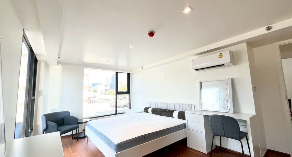 For rent 3 bedrooms condo in Bang Kho Laem, Bangkok