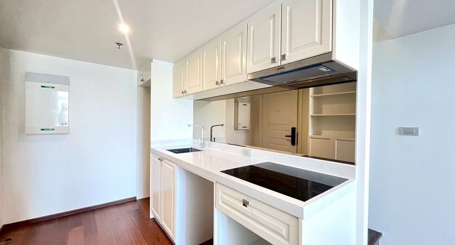 For rent 3 bedrooms condo in Bang Kho Laem, Bangkok