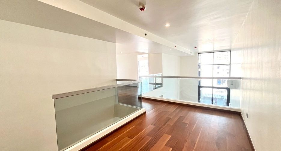For rent 3 bedrooms condo in Bang Kho Laem, Bangkok