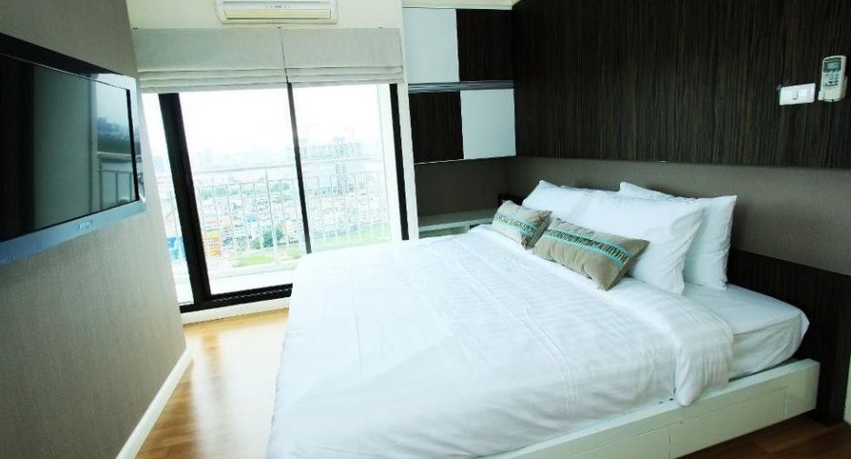 For sale 2 bedrooms condo in Yan Nawa, Bangkok