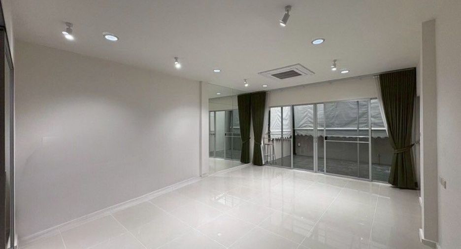 ให้เช่า 3 ห้องนอน ทาวน์เฮ้าส์ ใน สวนหลวง, กรุงเทพฯ