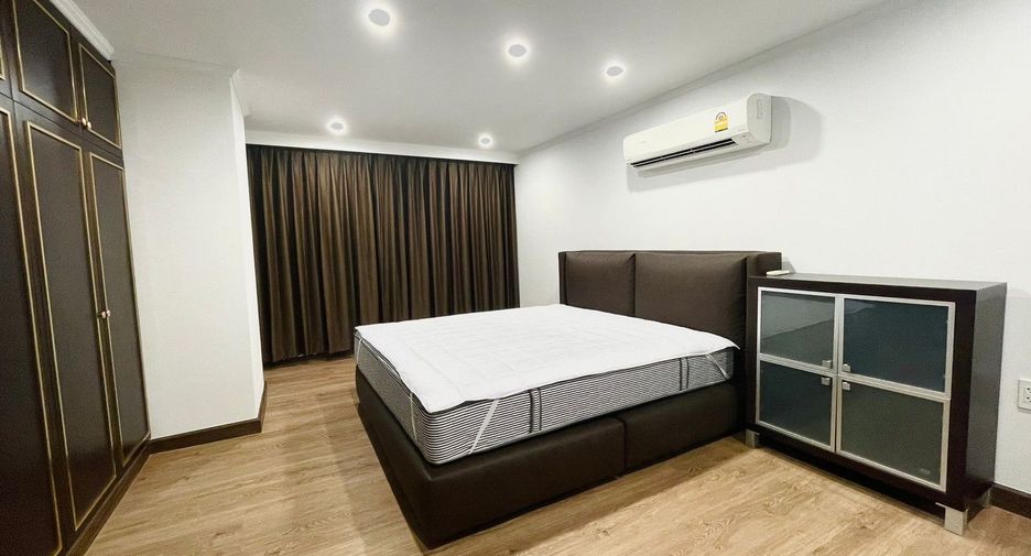 For sale 3 bedrooms condo in Khlong Toei, Bangkok