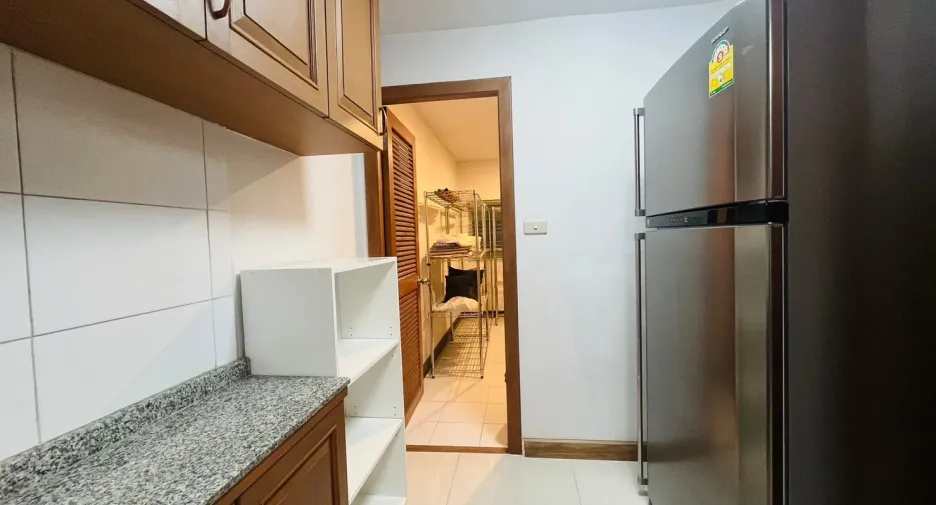 For sale 3 bedrooms condo in Khlong Toei, Bangkok