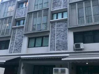 出租 3 卧室 联排别墅 在 Yan Nawa, 曼谷